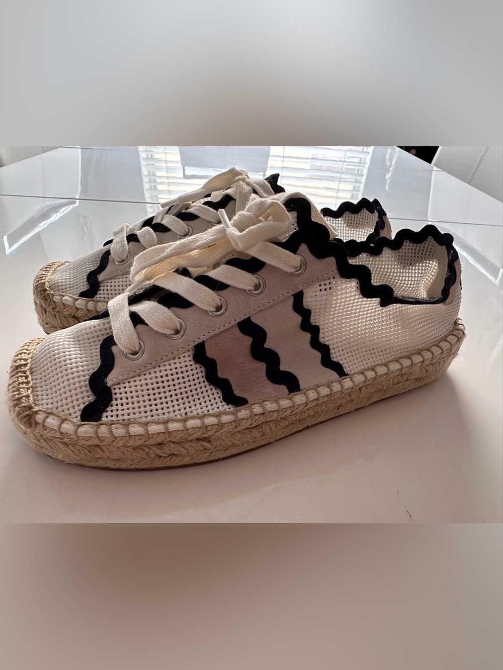 Bernardo Vale Scalloped Mesh Espadrille Sneakers - Like New - White/Black Size 6